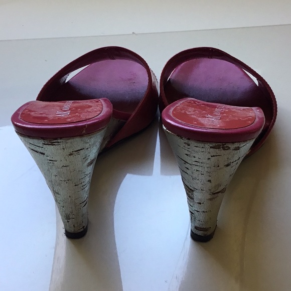 Anne Klein signature candy apple slides with gold heel - Picture 3 of 6